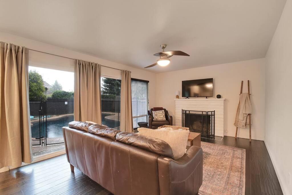 The Charming Home With A Pool Yuba City Buitenkant foto