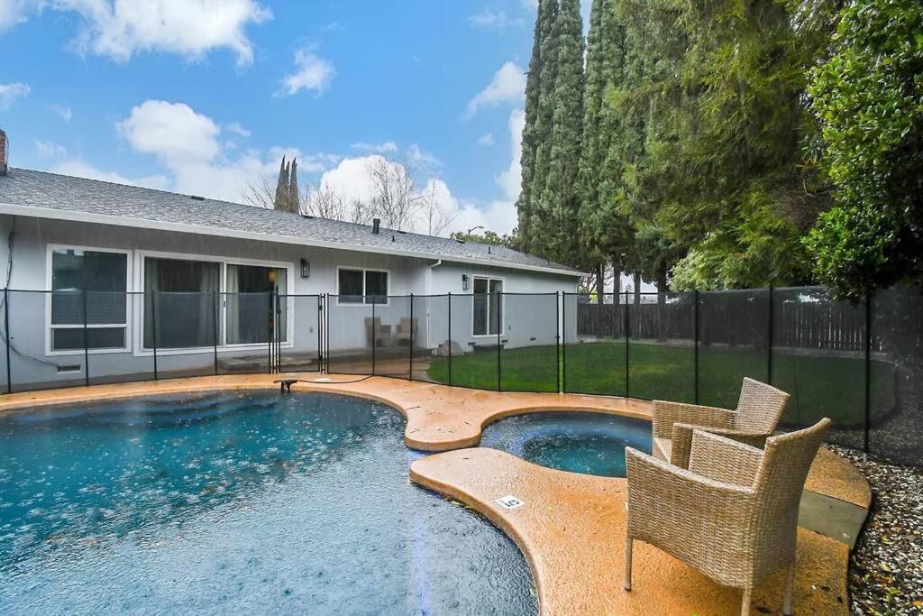 The Charming Home With A Pool Yuba City Buitenkant foto