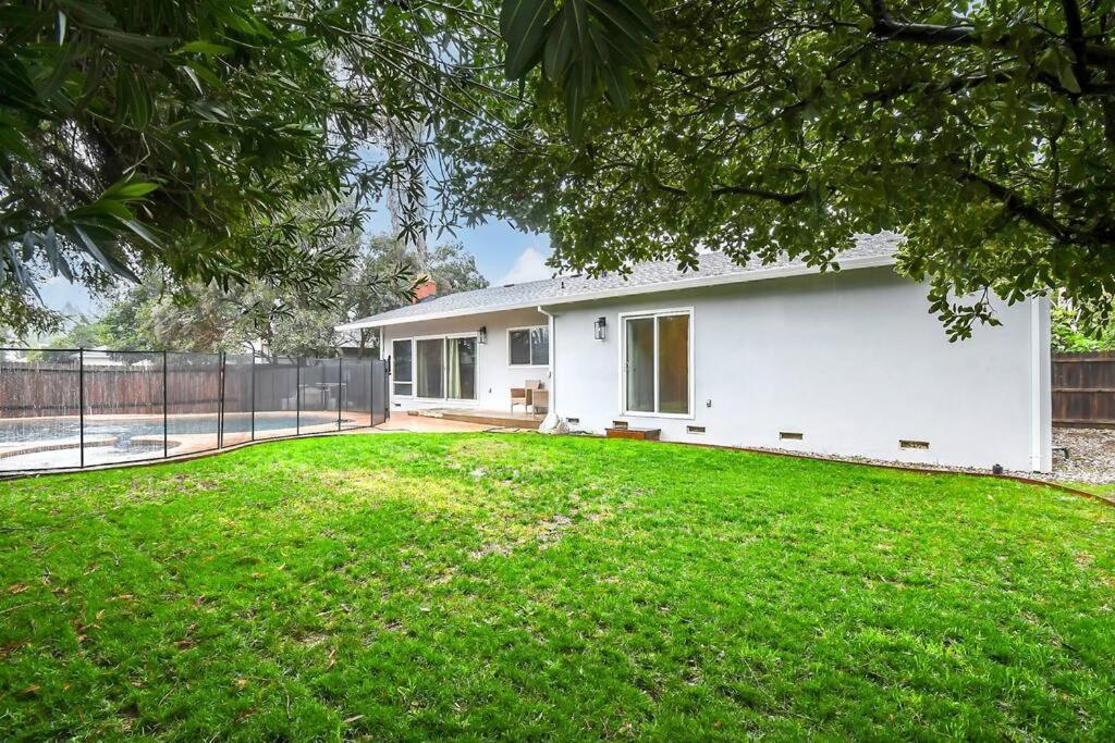 The Charming Home With A Pool Yuba City Buitenkant foto