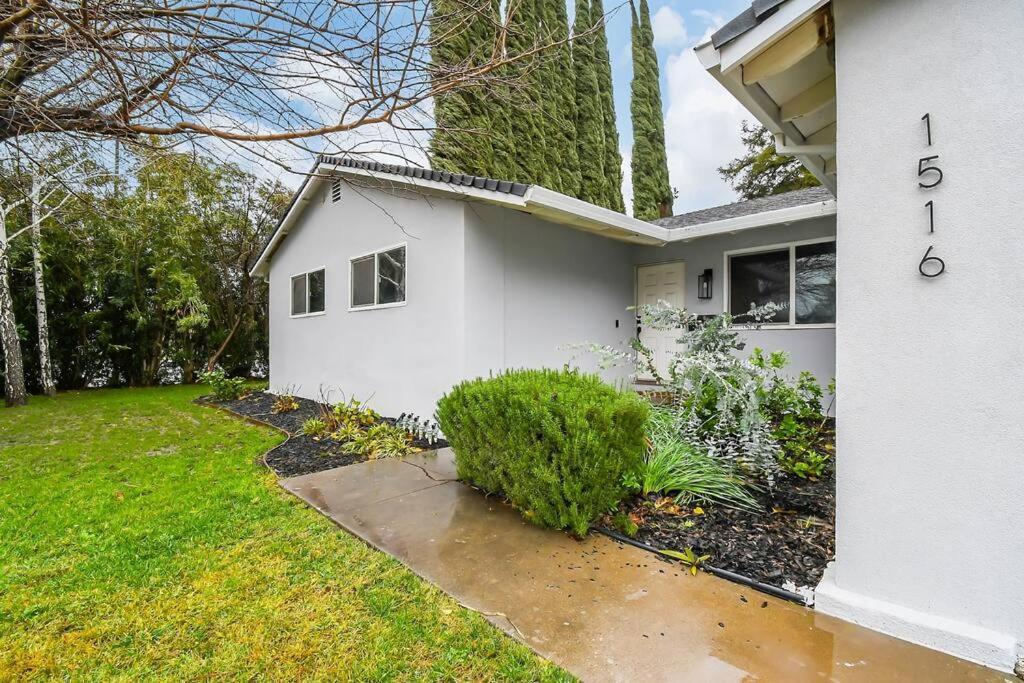 The Charming Home With A Pool Yuba City Buitenkant foto