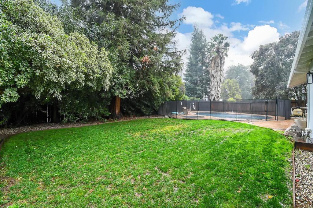 The Charming Home With A Pool Yuba City Buitenkant foto