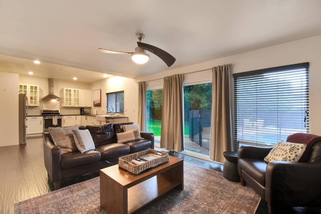 The Charming Home With A Pool Yuba City Buitenkant foto